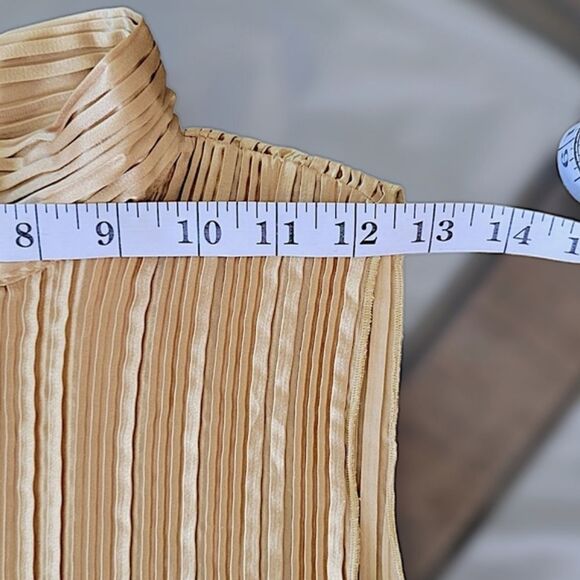 NICOLA pleated gold sleeveless turtleneck blouse - Picture 6 of 8